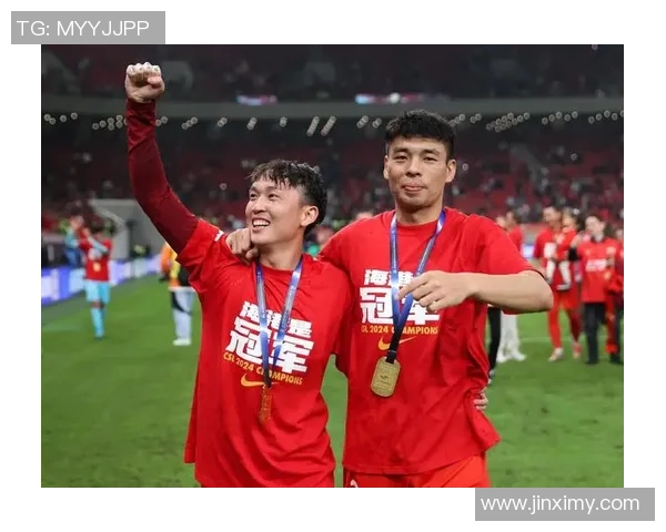 足球巨星齐聚一堂探讨未来发展 会议背后精彩瞬间曝光